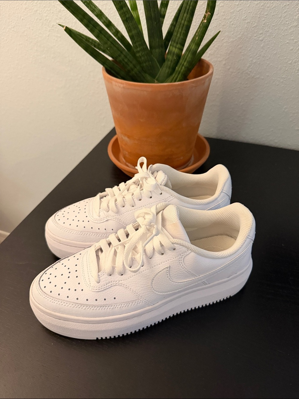 nike sneakers - Picture 2 of 8